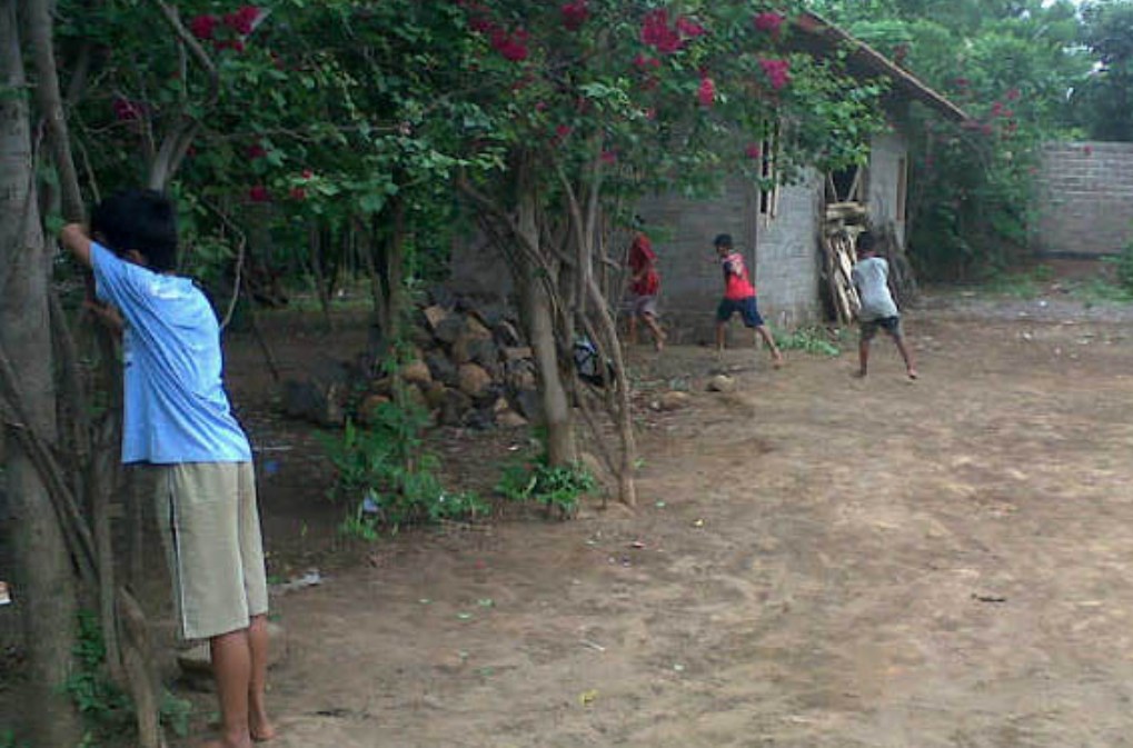 permainan tradisional Jawa Tengah - Petak Umpet atau Ucing Sumput