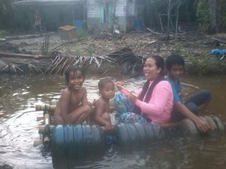 Asyik, Bermain Diatas Air