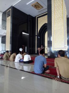 Situasi dalam Masjid Baitul Makmur Sekayu, ceramah selepas Dhuhur