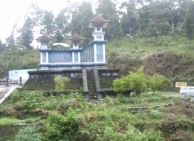 Tugu perbatasan Jawa Tengah dan Jawa Timur