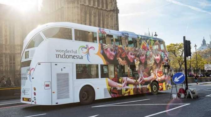 Bus dan Taksi di London Bertuliskan ‘Wonderful Indonesia’