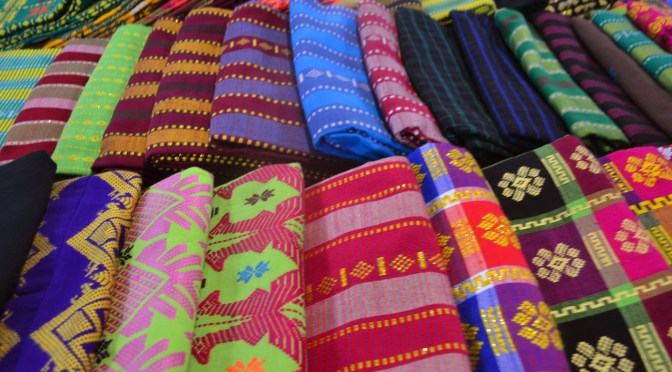 Wanita Pemintal Benang