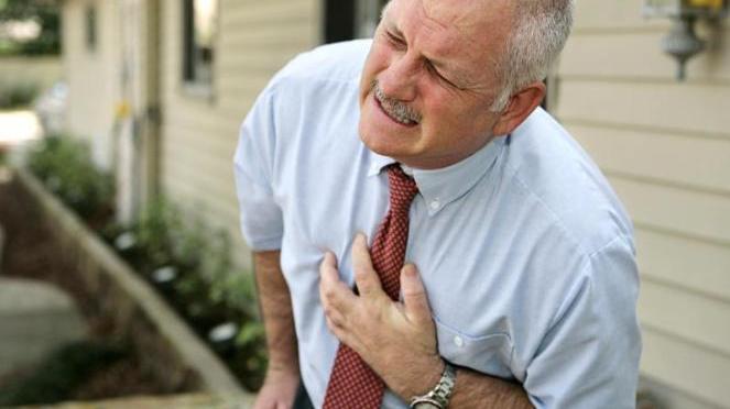 Pertolongan Pertama Pada Serangan Jantung Mendadak