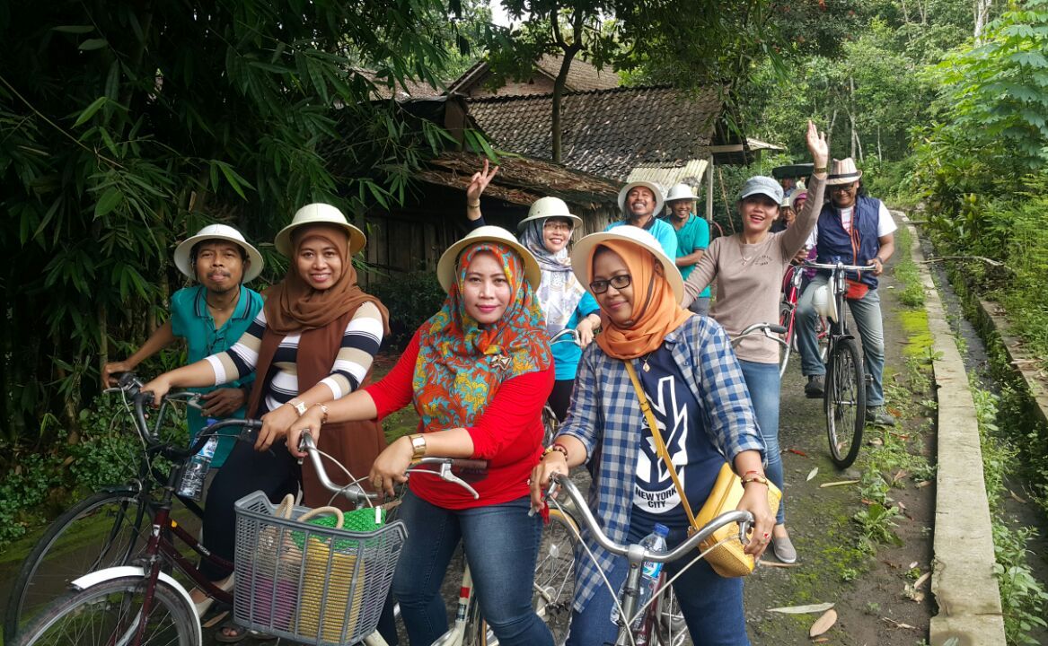 0Pose_Gowes_Borobudur_Image20180215