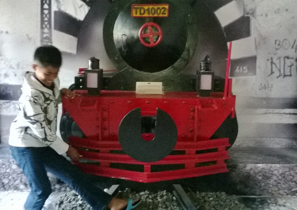 a_KeretaApi_LawangSewu_WP_20140618_041