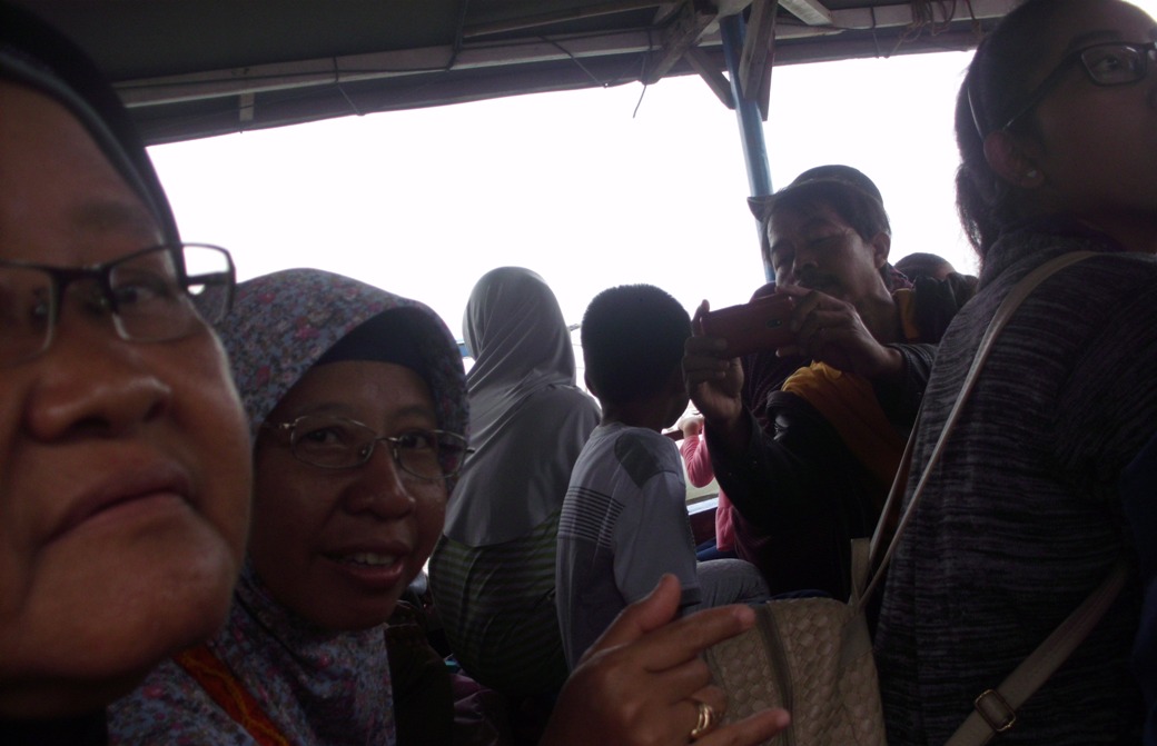 Perahu-di-pantai-Marina