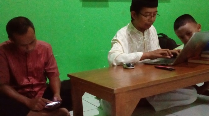 Anak itu Tidak Mau ke  Masjid karena Gatget