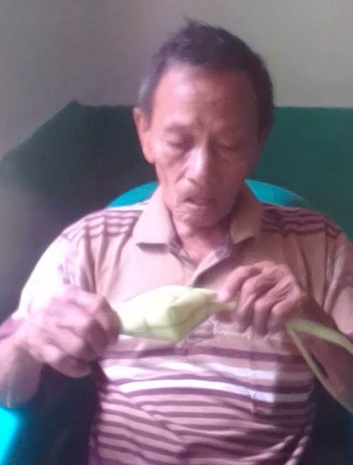 Bengkulu-mbah-harjo-bikin-kupat-2018-06-14 at 122402