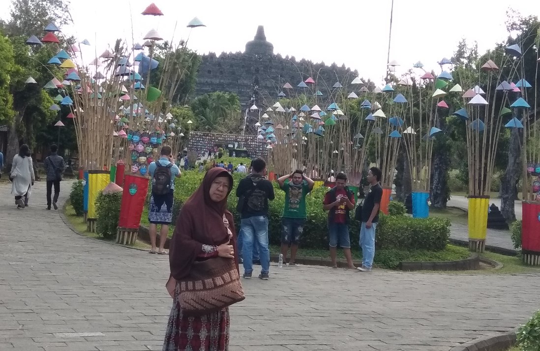 a_Borobudur_rajut_caping_topeng_IMG_20180715_153356