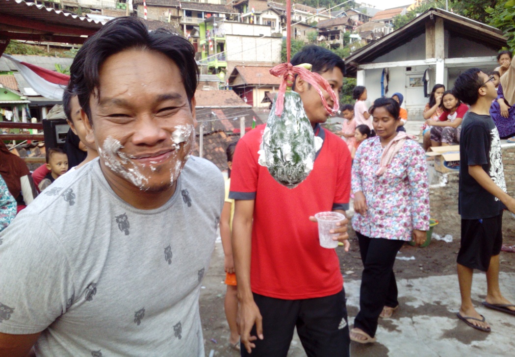 ambil_uang_di_Pepaya_pakai_mulut_IMG_20180812_170105