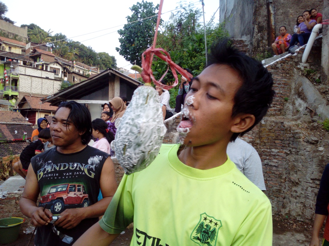 ambil_uang_dipepaya_dengan_mulut_IMG_20180812_171021