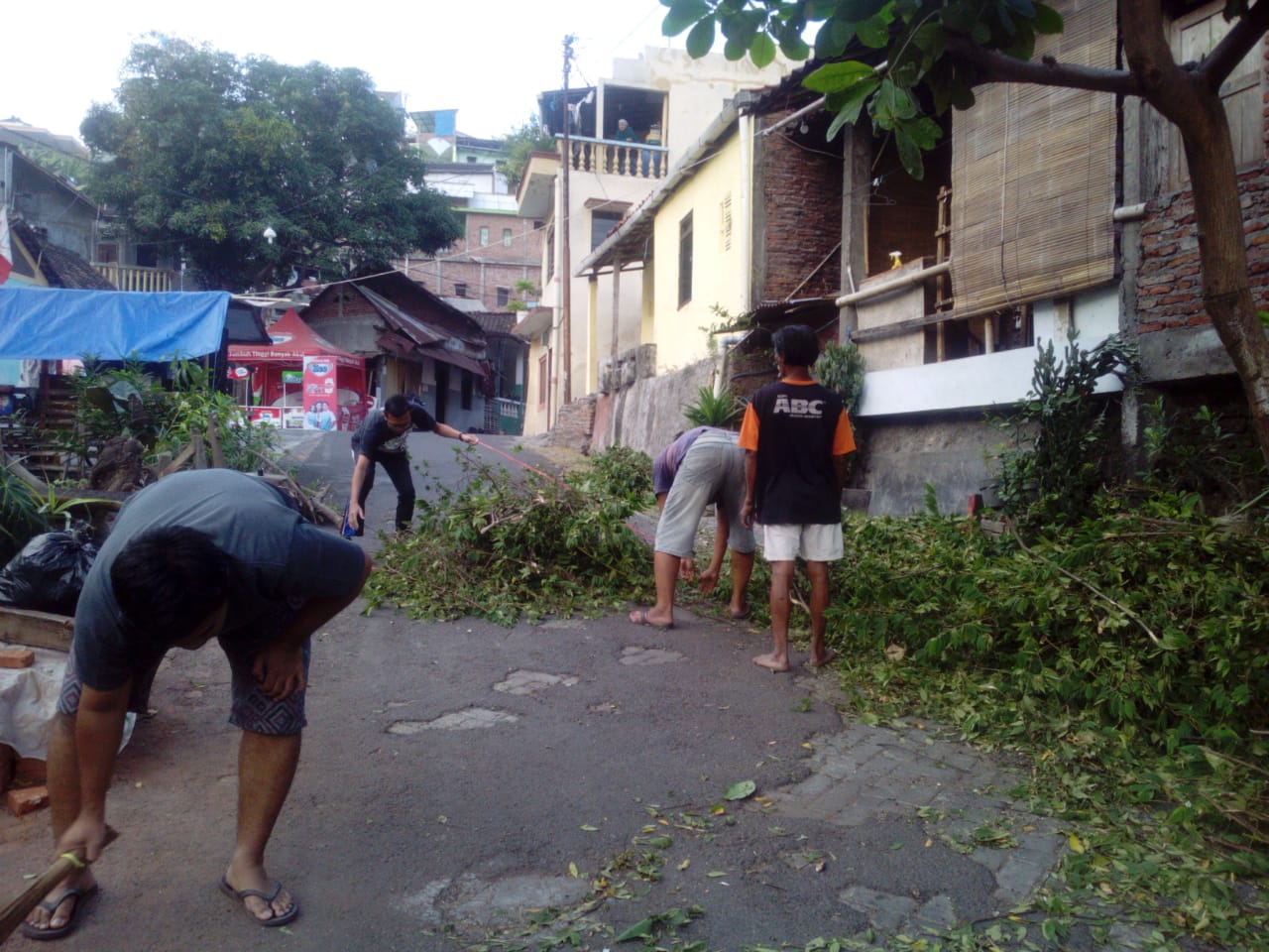 kerja-bakti-sebelum-jalan-sehat