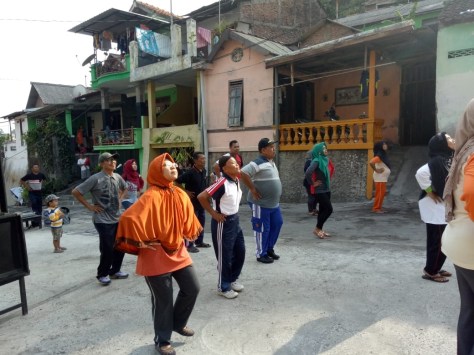 Senam pagi pada apel pagi gerakan PSN di RW-IX 2018-11-02 at 09.47.12