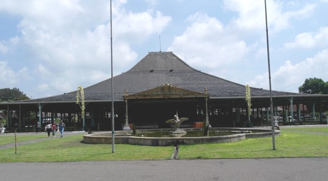 Paket City Tour Solo, Pura Mangkunegaran, Pusat Barang Antik, Kampoeng Batik Laweyan
