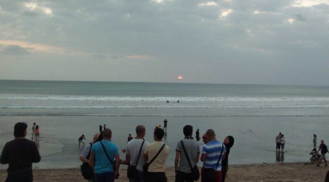 Pagi Pantai Kuta, Krisna, Joger, dan Siang GWK, Pura Uluwatu, Sunset Pantai Kuta, Malam Pantai Jimbaran