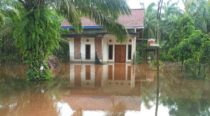 Tenggulang Baru Terendam Banjir, Markas Kissparry Ikut Terendam Air