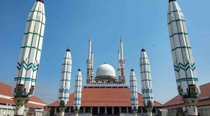 Masjid Agung Jawa Tengah (MAJT) Siang Cerah Bahan Lukisan