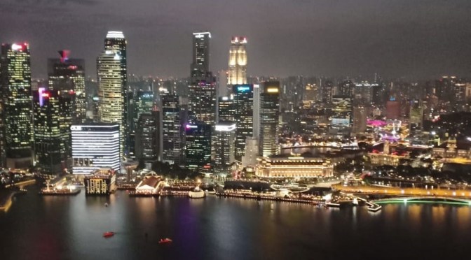 Marina Bay Sands Lantai 57, Menikmati Malam Kota Singapore dari Ketinggian