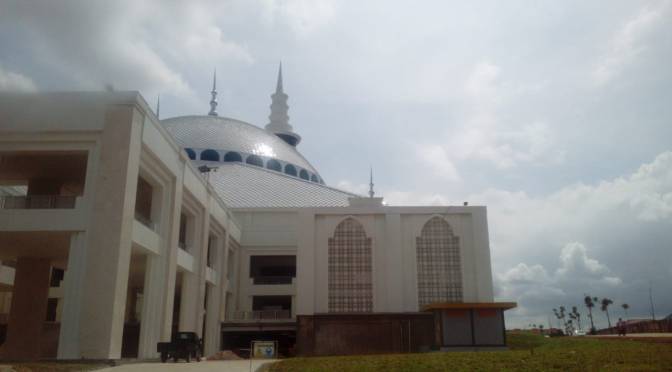 Tata Cara Pelaksanaan Sholat Idul Fitri, Dilaksanakan Sendiri atau Berjamaah