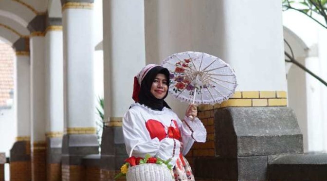 Kostum Unik Masa Lampau di Lawang Sewu Tugu Muda Semarang
