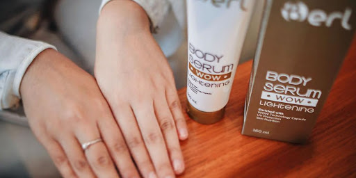 Body Serum WOW Lightening B Erl Cosmetics, Perawatan Tubuh yang Istimewa