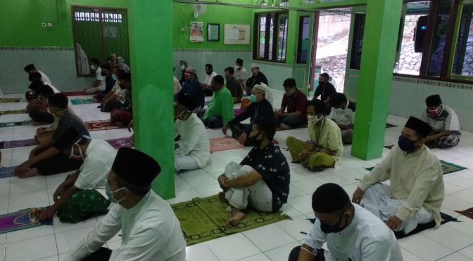 Untuk Kita Renungkan – Ebiet G Ade, Lirik MP3 (Download)