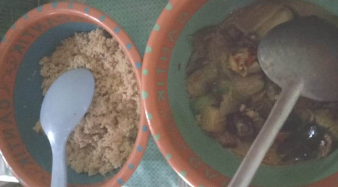 Makan Tiwul dengan Sayur Terong, wow Nikmatnya! Siapa mau Coba?