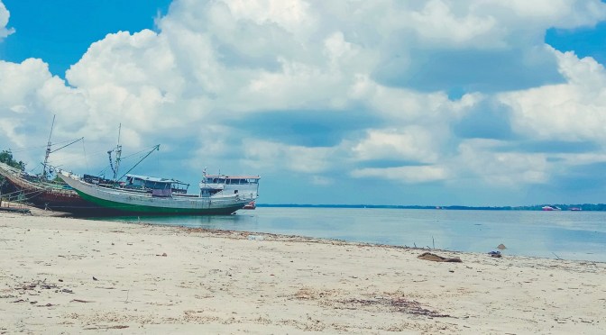 Ayo ke Pantai Pasir Putih, Desa Paser Mayang, Kecamatan Kuaro, Kabupaten Paser – Kaltim