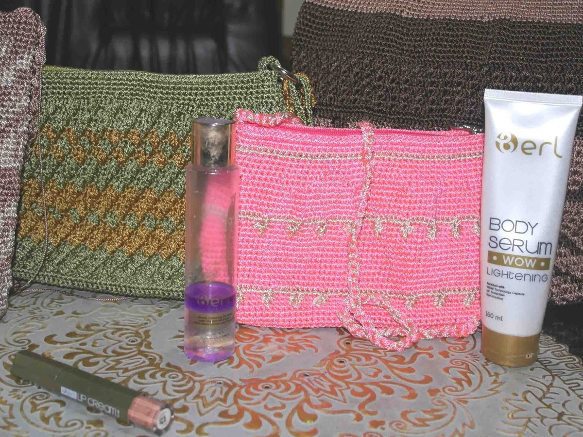 Saat Tas Rajut Pink itu Dikirim ke Kulonprogo, Langsung dapat Order Motif dan Warna Sama