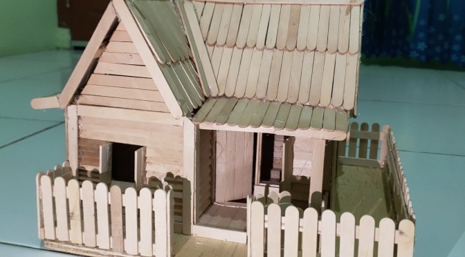 Membuat Miniatur Rumah Berbahan Stik Es Krim, Prakarya SMP Kelas 7