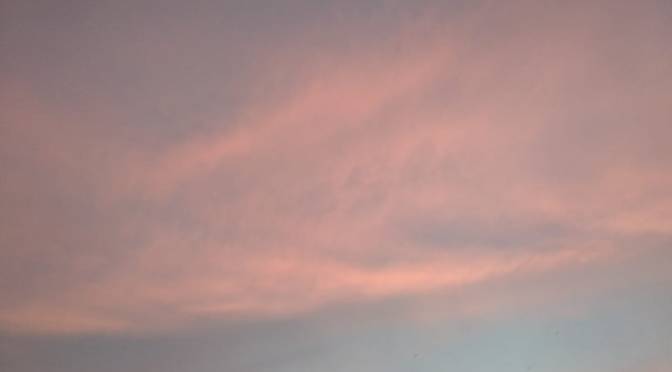 Fenomena Alam Pagi Awan Jingga, Pukul 05.05 Cerah Ceria