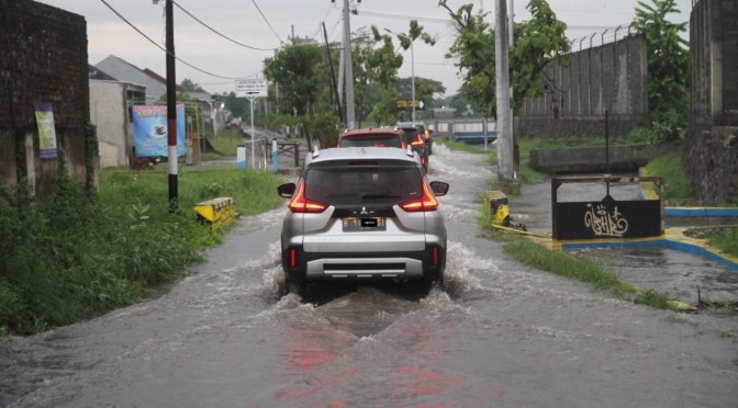 Inilah Cara Pengecekan Kendaraan Bila  Terkena Banjir