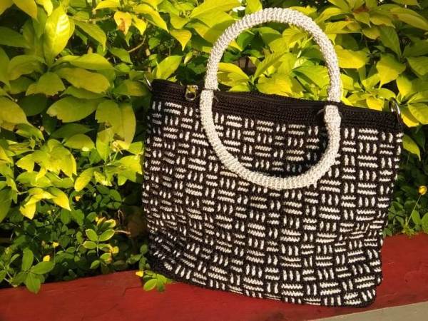 Motif dan Model Tas Rajut nan Cantik Pilihan Pelanggan