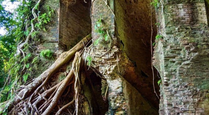 Benteng Klingker  Tersembunyi Diantara Semak di Pulau Nusakambangan Cilacap