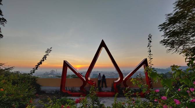 Menikmati Matahari Terbit di Taman Wilis Semarang