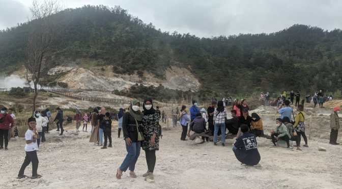 Kawah Sikidang Dapat Dikunjungi dari Kejauhan Lewat Pintu Belakang