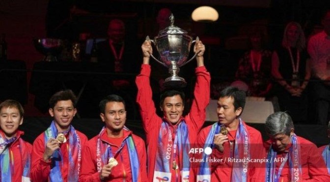 Bangga, Indonesia Memboyong Piala Bulu Tangkis Pria Thomas Cup 2020