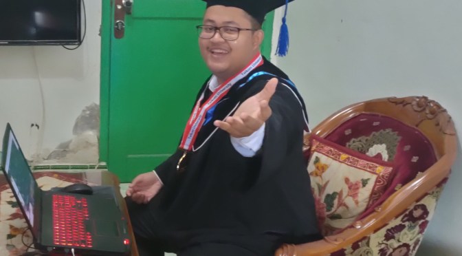 Anak Desa Gunung Peud Sagau itu Sudah di Wisuda menjadi Sarjana | Kenangan Masa