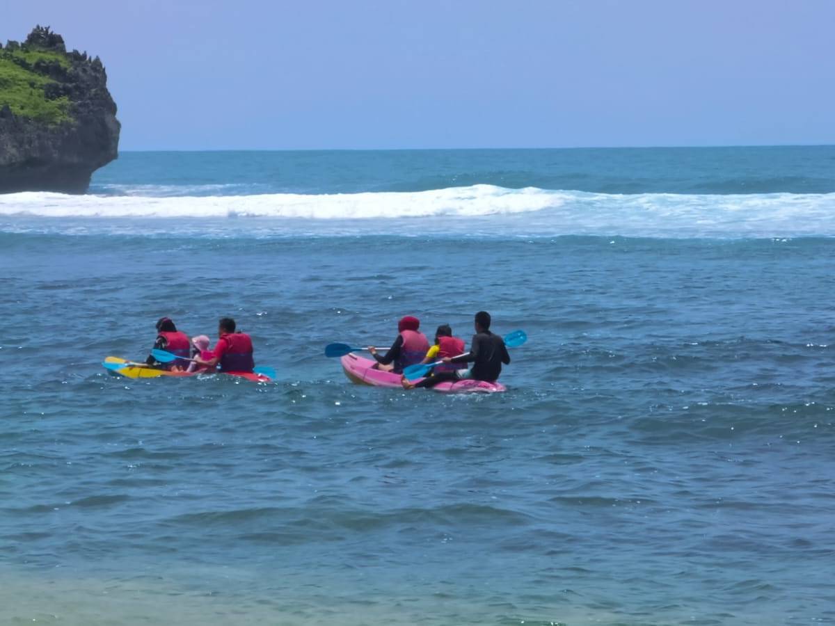 Perangkat Desa Tawangsari Teras Boyolali, Studi Banding ke Yogyakarta dan Berwisata