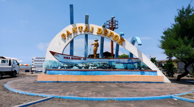 Daya Tarik Pantai Depok Bantul Yogya Diantaranya Perahu-perahu Nelayan