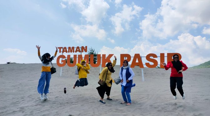 Serunya Bermain di Taman Gumuk Pasir Parangtritis Yogyakarta