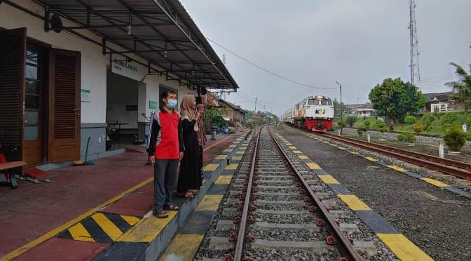 Stasiun Kereta Api Sumberlawang Sragen Kini, Bernostalgia tepat Saat Ada Kereta Api Melintas