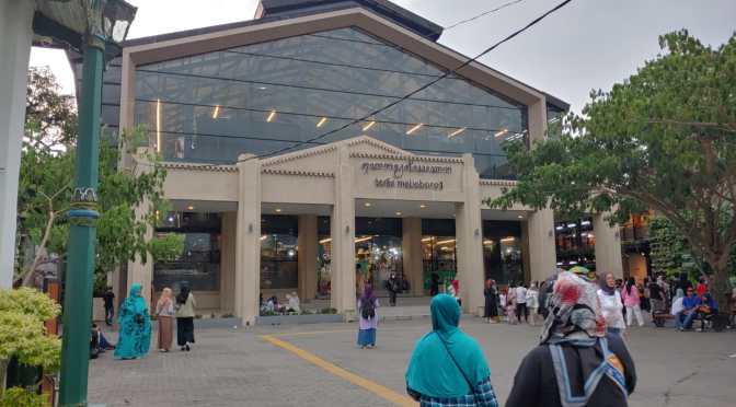 Malioboro Yogyakarta Kini Lebih Nyaman, ada Penyaman Pasar Teras Malioboro (Mall) Dulunya PKL di Trotoar Jalan Malioboro