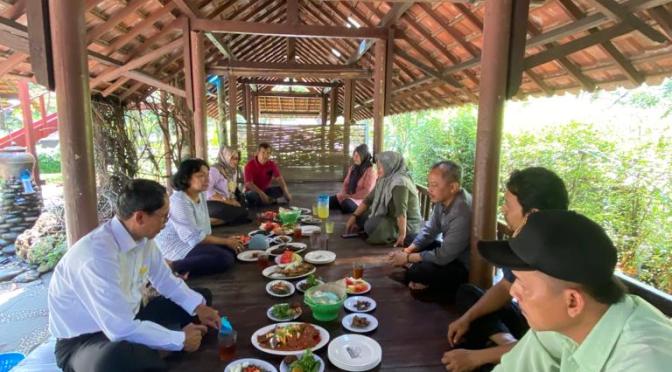 Pemancingan Ngrembel Asri untuk Makan Siang dalam Acara Perpisahan dengan Teman Sejawat, Hari Ini