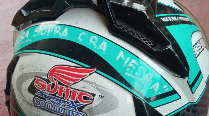 Pembersih Kutek (Cat Kuku) Bikin Helm Kusam Jadi Kinclong, Silakan Mencoba